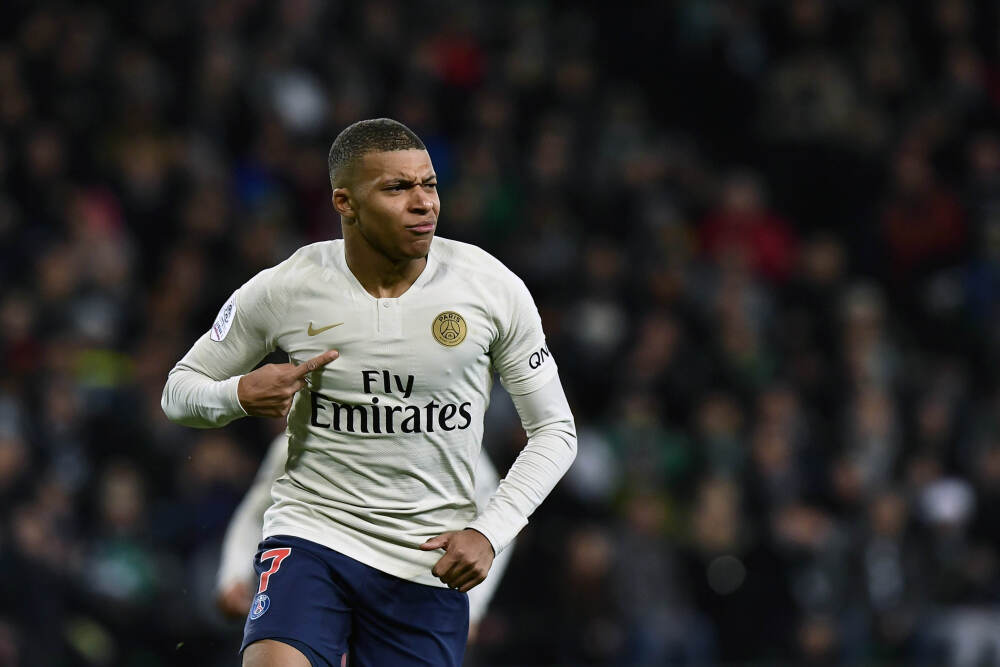 观天下丨美军最大航母打击群进入加勒比海；日本将上调外国游客签证费